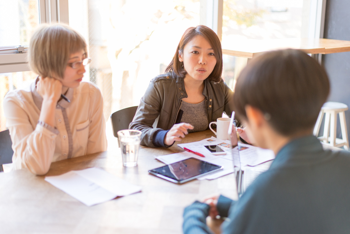 Young japanese ladies are on the bussiness meeting